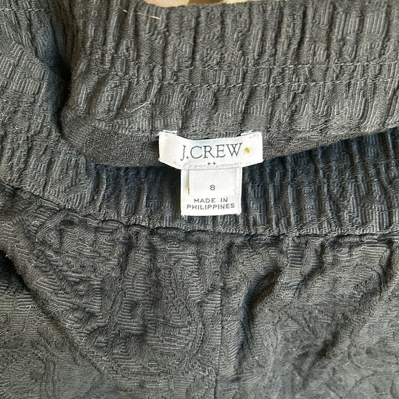 J Crew Black jacquard pull on shorts. Size 8 - Picture 3 of 3
